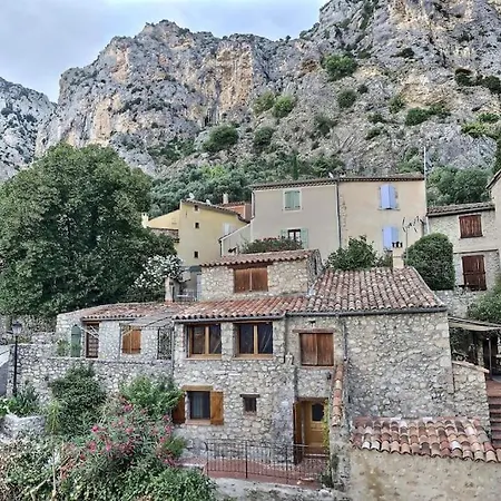 Studio Vue Sur La Roche, Au Calme #1 Apartment